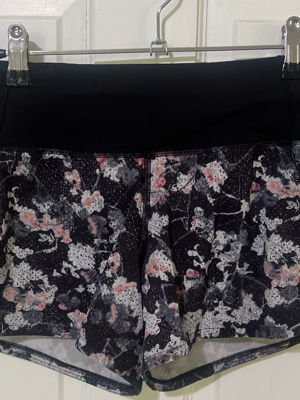 LULULEMON RUN TIMES SHORT II 4" (Spring Bloom/Multi Black) - Picture 4 of 6